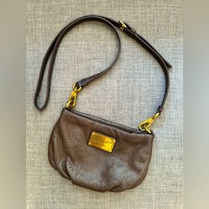 MARC by MARC JACOBS Brown Crossbody Leather Handbag!